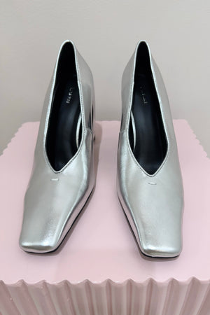 Alias Mae Nora Pump | Silver