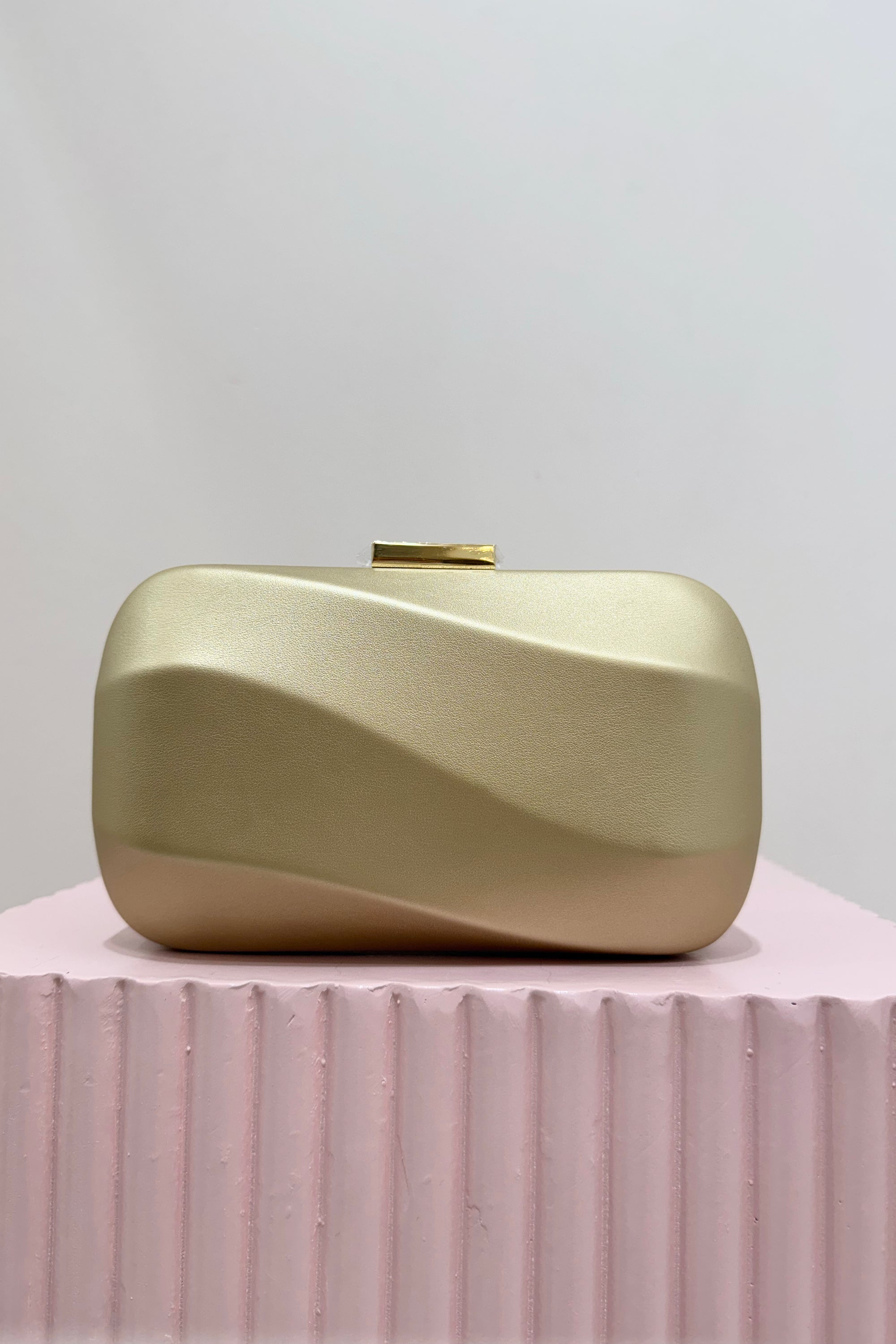 Olga Berg Caroline Wavy Clutch | Gold