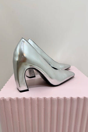 Alias Mae Nora Pump | Silver