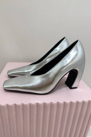 Alias Mae Nora Pump | Silver