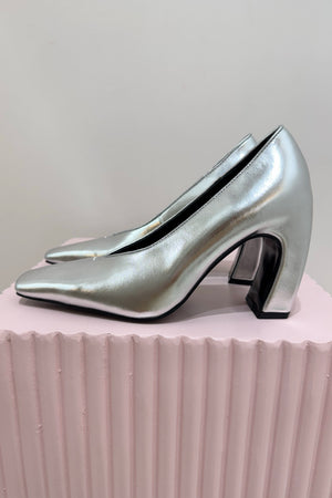 Alias Mae Nora Pump | Silver