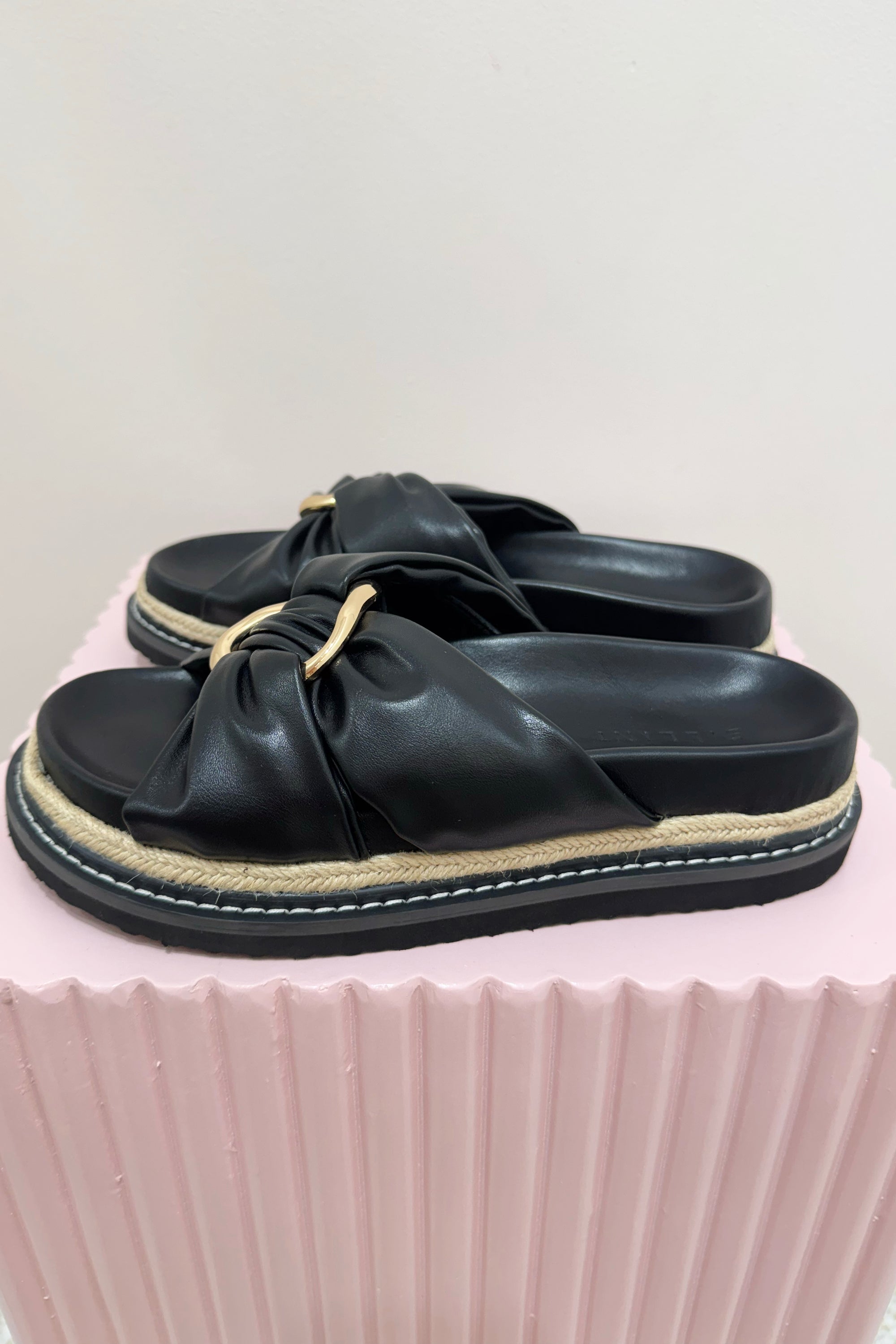 Billini Ambrose Slide | Black