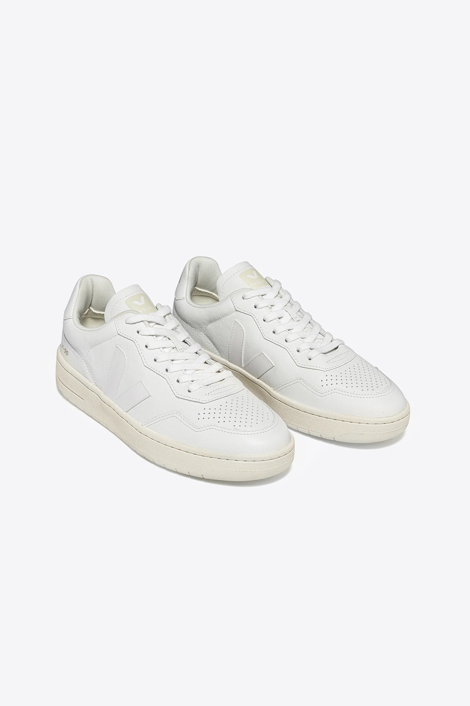 Veja V-90 Sneaker | Extra White