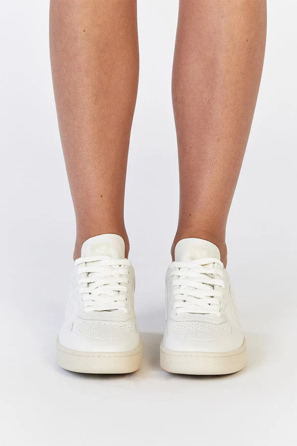 Veja V-90 Sneaker | Extra White