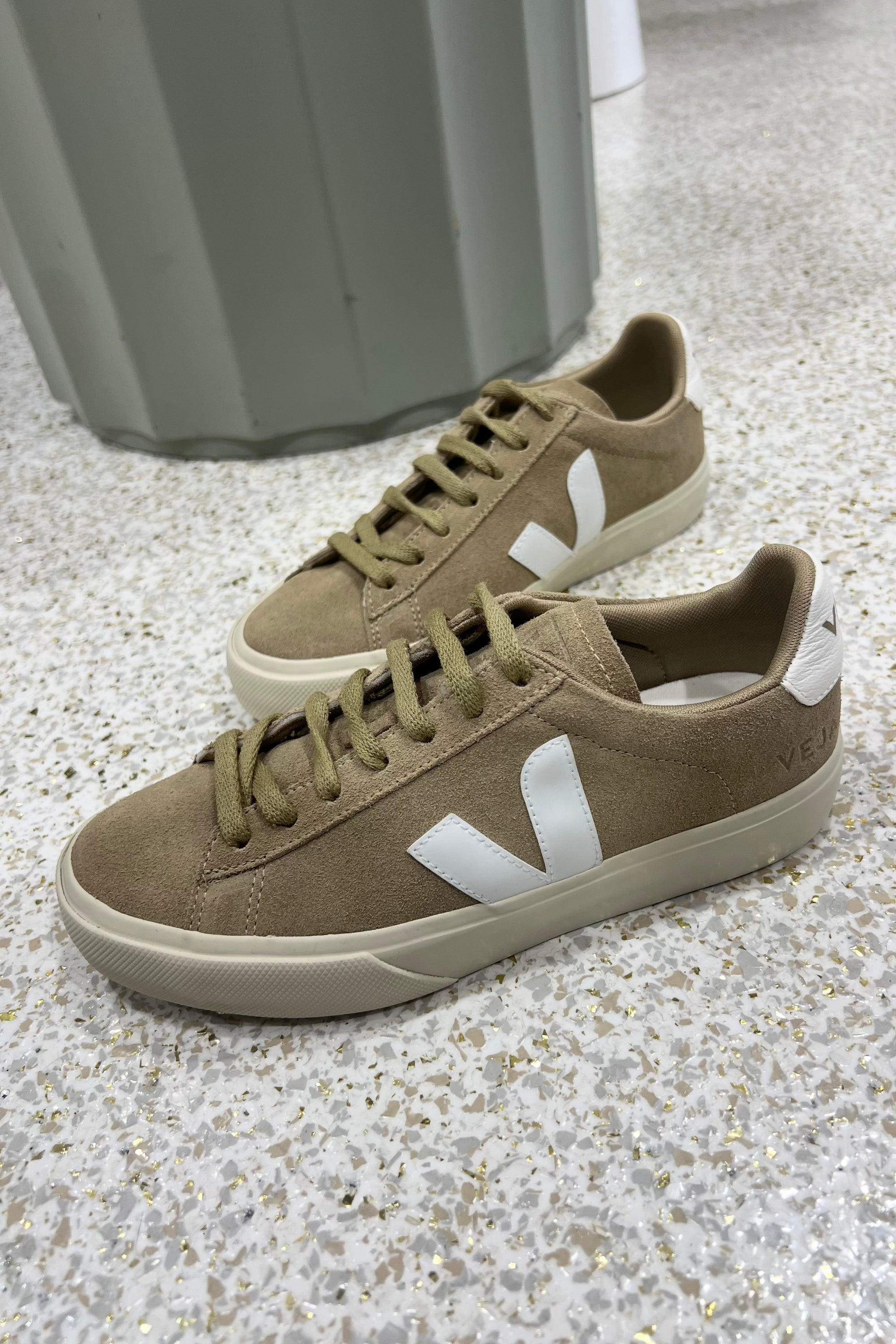 VEJA Campo Seude Sneaker | Dune / White