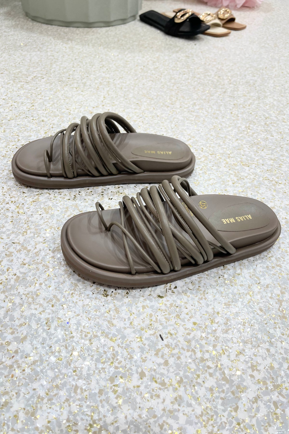 Dahlia 2025 leather slides