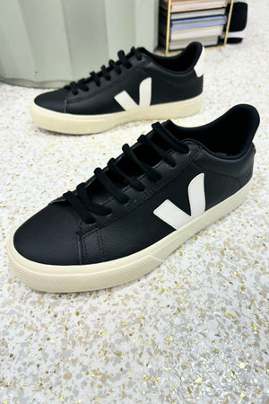 VEJA Campo Leather Trainer | Black/White