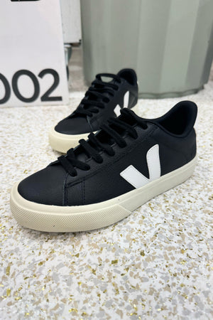 VEJA Campo Leather Trainer | Black/White