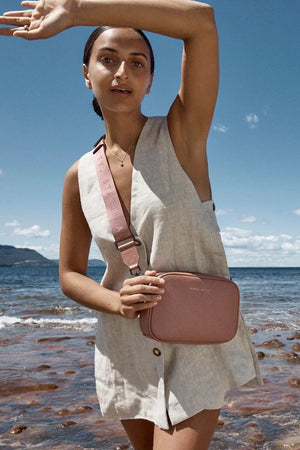 Status Anxiety Plunder With Webbed Strap Bag | Dusty Rose