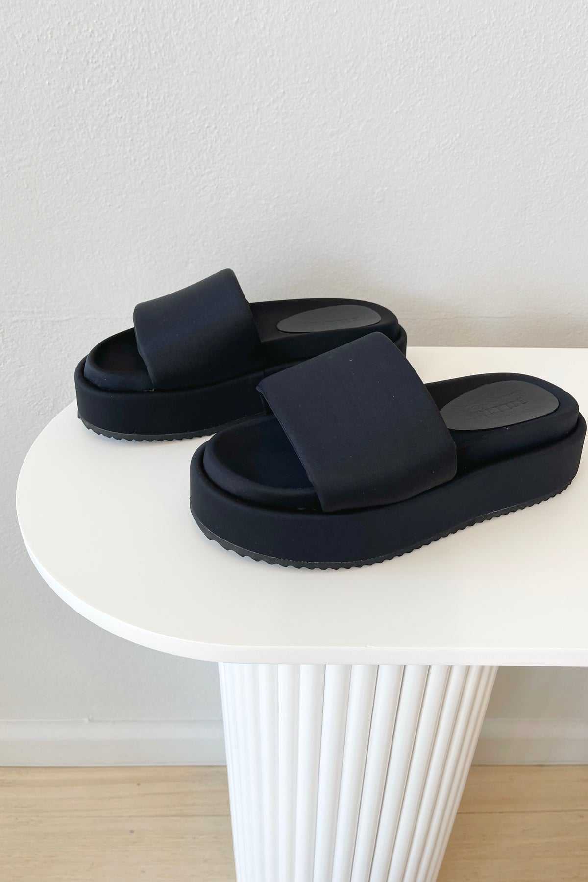 Billini best sale black slides